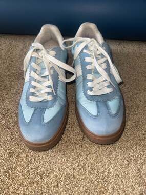 Cushionaire Balance Lace Up Sneaker Light Blue Gum Sole